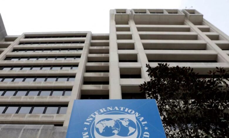 ΔΝΤ:-Το-σοκ-είναι-παγκόσμιο-αλλά-ασύμμετρο-και-όλοι-οι-δρόμοι-οδηγούν-σε-υψηλότερες-τιμές-και-βραδύτερη-ανάπτυξη