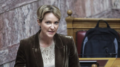 Σδούκου:-«Εκλογές-την-άνοιξη-του-2027»-–-«Όποιος-ψηφίζει-ΠΑΣΟΚ,-παίρνει-μαζί-και-κόμμα-–-έκπληξη»