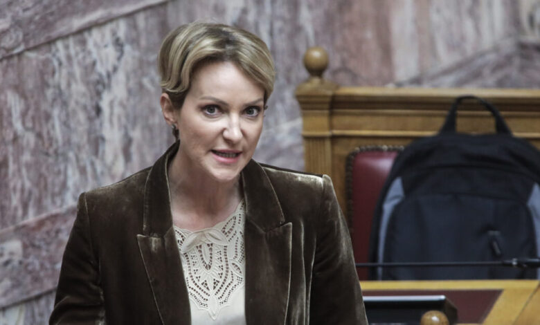 Σδούκου:-«Εκλογές-την-άνοιξη-του-2027»-–-«Όποιος-ψηφίζει-ΠΑΣΟΚ,-παίρνει-μαζί-και-κόμμα-–-έκπληξη»