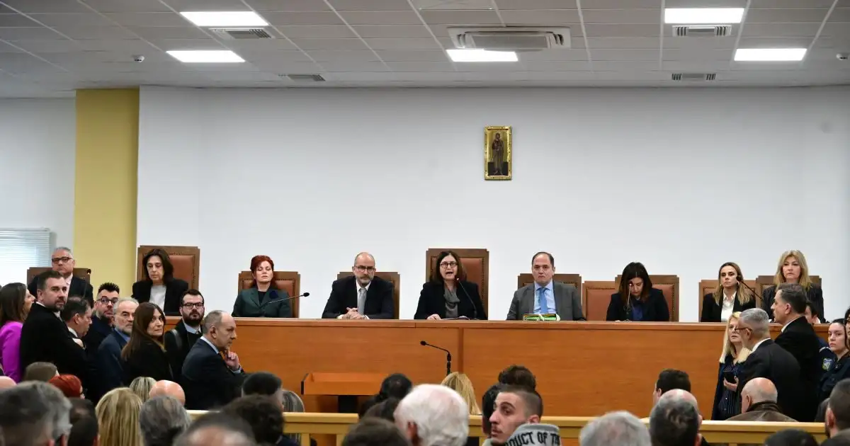 Τέμπη:-Η-άγρια-κόντρα-Σεβαστίδη-–-Κωνσταντοπούλου,-το-«λίφτινγκ»-στην-αίθουσα-και-το-πλάνο-δικαστών-και-αστυνομίας-για-την-δίκη