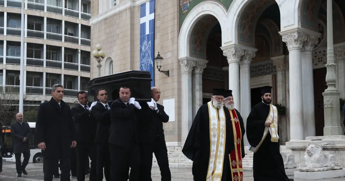 Κηδεία-Μαρινέλλας:-Στο-παρεκκλήσι-της-Μητρόπολης-η-σορός-της-μεγάλης-τραγουδίστριας-–-Πλήθος-κόσμου-στο-λαϊκό-προσκύνημα