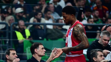 Ο-Ταϊρίκ-Τζόουνς-έδειξε-το-μεσαίο-δάχτυλο-στους-οπαδούς-του-Παναθηναϊκού