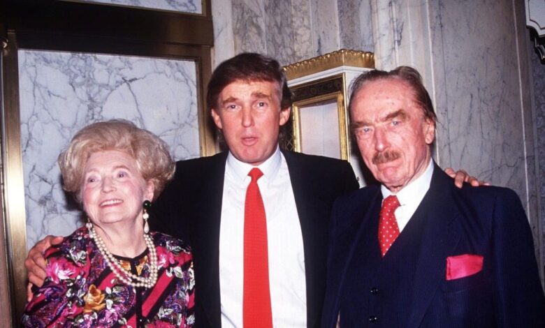 Ο-Τραμπ-είναι-ίδιος-η-μητέρα-του:-«Σαν-να-τον-βλέπεις-με-περούκα»,-σχολιάζουν-στα-social-media