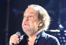 Ο-Γιάννης-Πάριος-τραγουδάει-το-«Καμιά-Φορά»-για-την-Μαρινέλλα-και-γνωρίζει-την-αποθέωση-επί-σκηνής