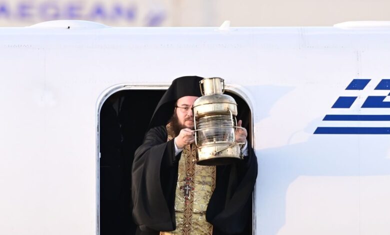 Υπουργείο-Εξωτερικών-για-το-Άγιο-Φως:-Η-Ελλάδα-θα-εξαντλήσει-κάθε-δυνατότητα-για-τη-μεταφορά-του-από-τα-Ιεροσόλυμα