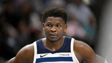 Ο-Άντονι-Έντουαρντς-πήγε-τουαλέτα-και-δεν-πρόλαβε-να-ξεκινήσει-στην-πεντάδα-των-Τίμπεργουλβς-κόντρα-στους-Μάβερικς