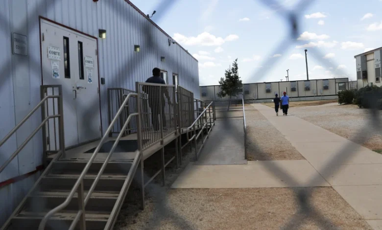 Τζέιν-Φόντα-και-Μαντόνα-ανάμεσα-στους-αστέρες-που-ζητούν-να-κλείσει-το-κέντρο-κράτησης-παιδιών-της-ice