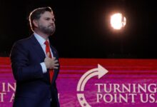 Ο-Τζέι-Ντι-Βανς-εκδίδει-βιβλίο-για-την-πίστη-και-τη-μεταστροφή-του-στον-Καθολικισμό-–-Σενάρια-για-προεδρική-υποψηφιότητα-το-2028