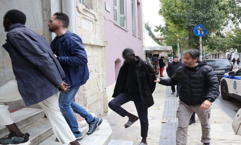 tραγωδία-με-22-νεκρούς-μετανάστες-στην-Κρήτη:-Τους-σκουντούσαν-να-δουν-αν-πέθαναν-και-τους-πετούσαν-στη-θάλασσα