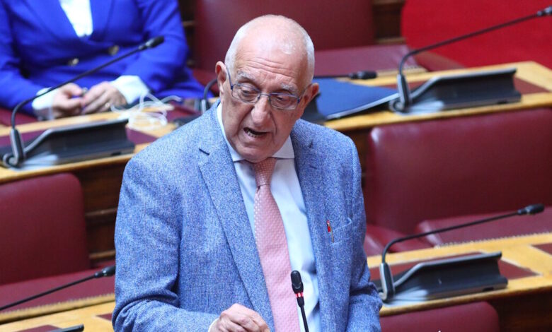 Νικήτας-Κακλαμάνης-σε-ΠΑΣΟΚ-για-την-προ-ημερησίας:-Χάλασε-ο-κόσμος-για-40-ημέρες;