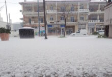 Κακοκαιρία-erminio:-Ο-Πολύγυρος-Χαλκιδικής-ντύθηκε-στα-λευκά-από-χοντρό-χαλάζι