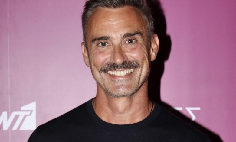 Ο-Γιώργος-Καπουτζίδης-έγινε-ξανά-ο-Χοσέ-από-τις-«Σαββατογεννημένες»-με-τη-βοήθεια-της-Νικολίνας-Νικολούζου