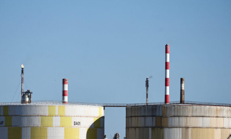 Συγκρατημένη-άνοδος-στο-πετρέλαιο-ενώ-τα-καύσιμα-«καλπάζουν»-–-Θα-έρθει-ώρα-που-η-αγορά-δεν-θα-αντιδρά-στα-tweet-του-Τραμπ,-λένε-αναλυτές