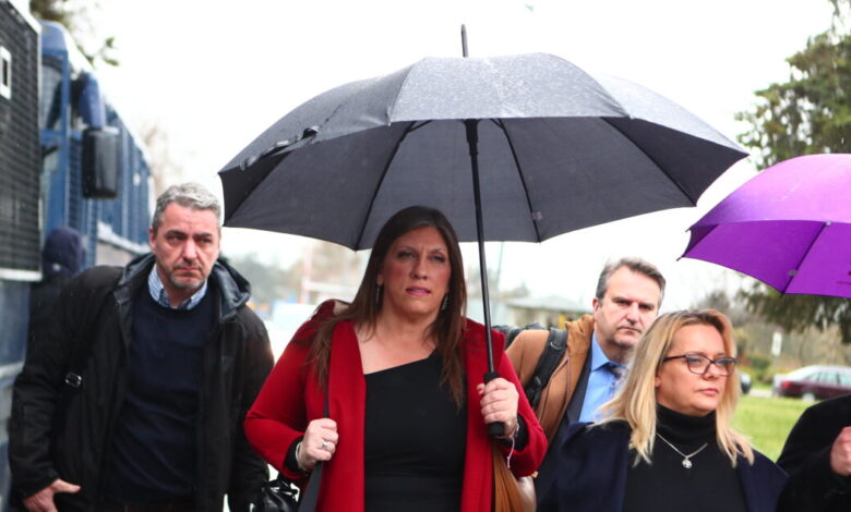 Η-Ζωή-Κωνσταντοπούλου-στη-δίκη-των-Τεμπών:-«Αυτοί-που-σκότωσαν-τα-παιδιά,-θα-έπρεπε-να-είναι-με-σκυμμένο-το-κεφάλι»