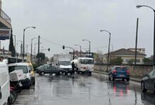 Τρίκαλα:-Τροχαίο-στην-οδό-Λαρίσης-μέσα-στη-βροχή