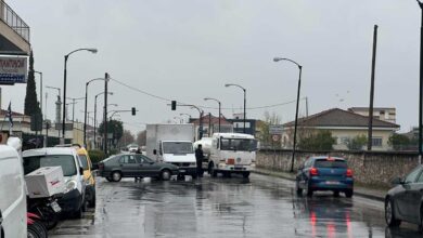 Τρίκαλα:-Τροχαίο-στην-οδό-Λαρίσης-μέσα-στη-βροχή
