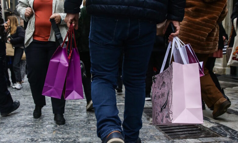 Πασχαλινό-ωράριο:-Πώς-θα-λειτουργήσουν-τα-καταστήματα-από-2-έως-11-Απριλίου-–-Την-Κυριακή-ανοιχτά