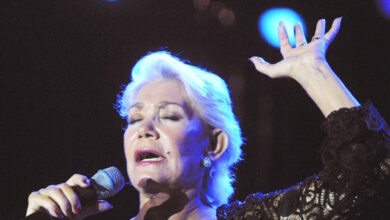 Μαρινέλλα:-Οι-παρουσίες-στην-ταφή-και-στο-τραπέζι-που-έγινε-σπίτι-της-–-«Όλα-ήταν-όπως-θα-ήθελε»