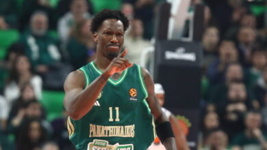 Ο-Νάιτζελ-Χέιζ-Ντέιβις προπονήθηκε-ατομικά-στο-γήπεδο-της-Χάποελ-Τελ-Αβίβ-μετά-την-άφιξη-του-Παναθηναϊκού-στη-Σόφια