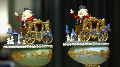 Βέλγιο:-Πύραυλοι,-άμαξες-και-αερόστατα,-όλα-από-σοκολάτα-σε-έκθεση-πασχαλινών-αυγών