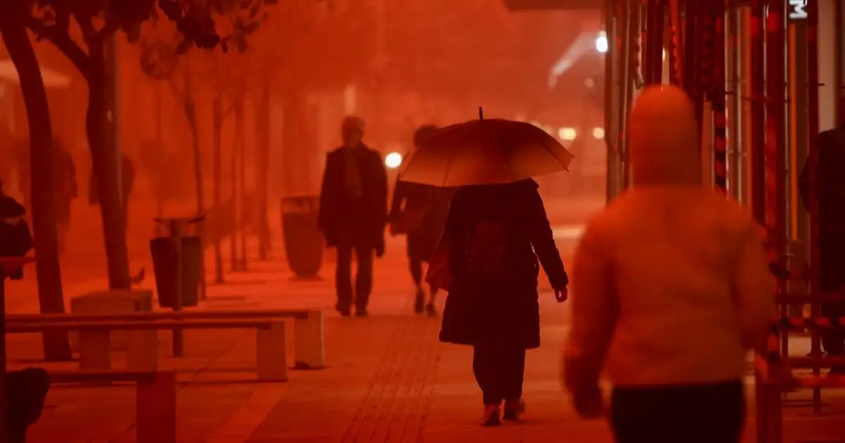 Σαρώνει-η-κακοκαιρία-erminio:-Δύο-περιοχές-σε-κόκκινο-συναγερμό,-μέχρι-πότε-θα-διαρκέσει-η-σκόνη