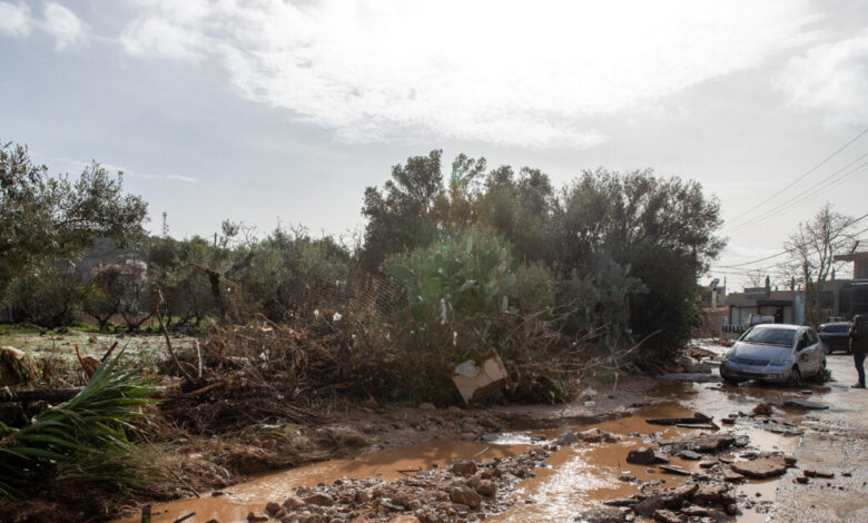Κακοκαιρία-erminio:-Ένας-νεκρός-στη-Νέα-Μάκρη-–-Πάνω-από-500-κλήσεις-δέχθηκε-η-Πυροσβεστική,-εικόνες-απόλυτης-καταστροφής