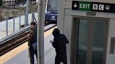 Σιάτλ:-Άνδρας-πλησιάζει-ανυποψίαστο-επιβάτη-για-να-τον-ρίξει-σε-διερχόμενο-τρένο