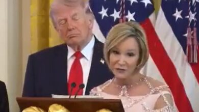 Σάλος-στις-ΗΠΑ:-h-επικεφαλής-του-θρησκευτικού-γραφείου-του-Λευκού-Οίκου-συνέκρινε-τον-Τραμπ-με-τον-Χριστό-–-«Αναστηθήκατε-όπως-αυτός»