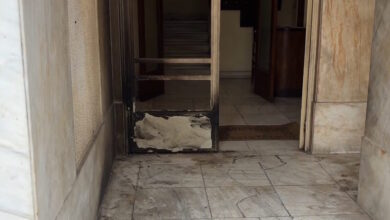 Κυψέλη:-Εμπρηστική-επίθεση-με-γκαζάκια-σε-δικηγορικό-γραφείο