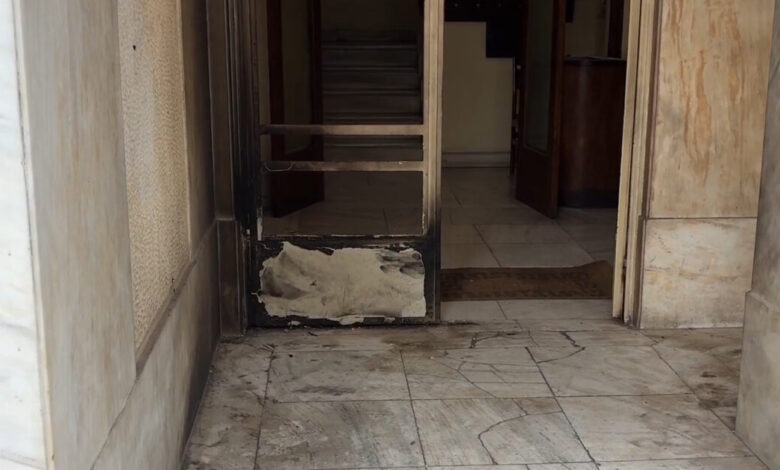 Κυψέλη:-Εμπρηστική-επίθεση-με-γκαζάκια-σε-δικηγορικό-γραφείο