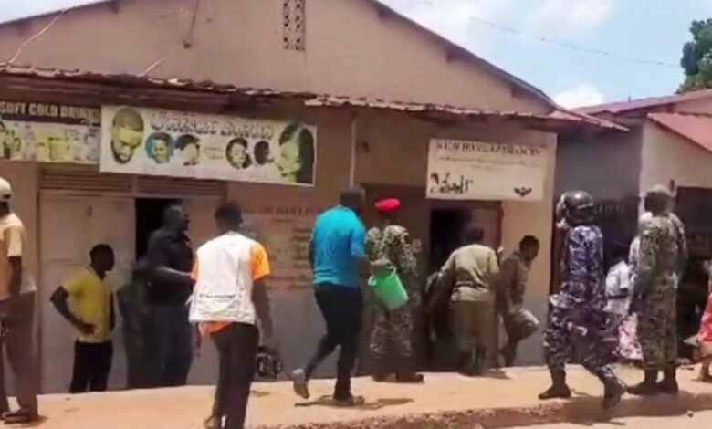 Φρίκη-στην-Ουγκάντα:-Άνδρας-σκότωσε-4-παιδιά-με-μαχαίρι-μέσα-σε-παιδικό-σταθμό