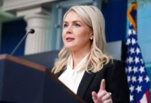 Ο-Τραμπ-μαλώνει-την-Καρολάιν-Λέβιτ-για-τα-ΜΜΕ:-«Κάνεις-τρομερά-κακή-δουλειά»,-δείτε-βίντεο