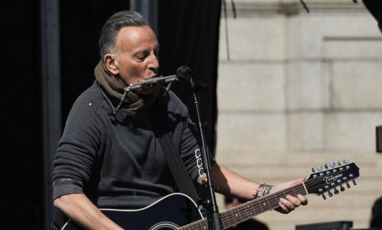 Τραμπ-κατά-Μπρους-Σπρίνγκστιν:-«Αποξηραμένο-δαμάσκηνο,-υπερτιμημένες-και-χάλια-οι-συναυλίες-του»