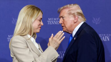 Ο-Ντόναλντ-Τραμπ-απέπεμψε-από-την-κυβέρνηση-των-ΗΠΑ-την-υπουργό-Δικαιοσύνης,-Παμ-Μπόντι