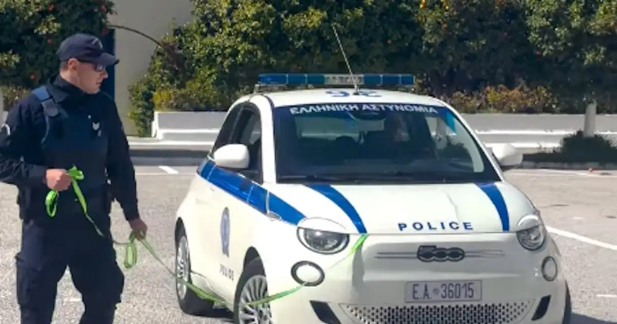 ΕΛΑΣ:-Το-βίντεο-κατά-του-εκφοβισμού-και-το-fiat-500-που-«κάνει»-bullying-σε-άλλα-περιπολικά-–-«Είναι-βία»