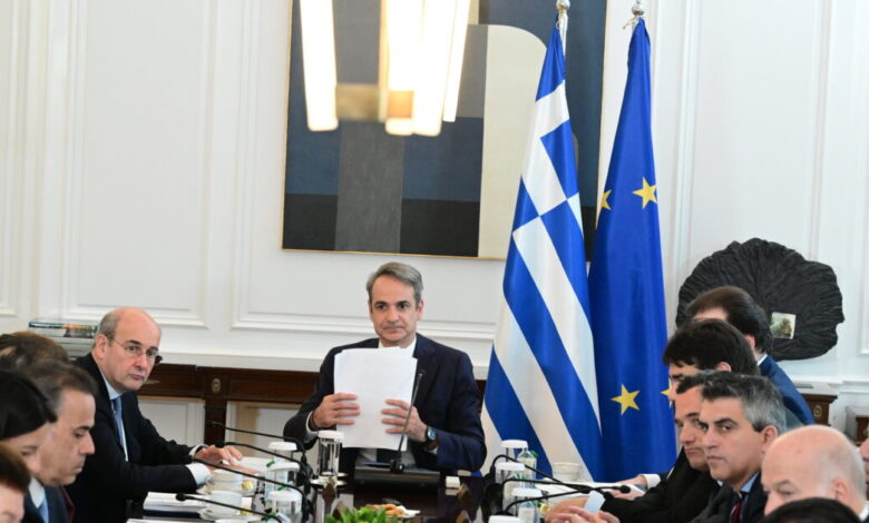 Θέμα-ωρών-ο-ανασχηματισμός:-Με-καρατομήσεις-υπουργών-και-διαγραφές-βουλευτών-απαντά-η-ΝΔ-στις-νέες-αποκαλύψεις-για-ΟΠΕΚΕΠΕ