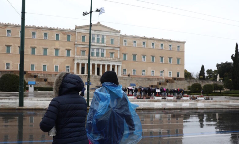 Καιρός-σήμερα:-Έντονες-καταιγίδες-και-χαλαζοπτώσεις-–-Άνεμοι-έως-8-μποφόρ-και-θερμοκρασία-στους-19-βαθμούς