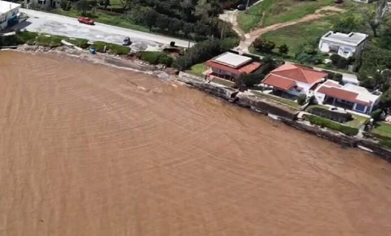 Η-κακοκαιρία-erminio-άλλαξε-χρώμα-στον-Ευβοϊκό-–-Τόνοι-λάσπης-και-φερτά-υλικά