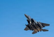 Οι-ΗΠΑ-επιβεβαιώνουν-ότι-μαχητικό-f-15-καταρρίφθηκε-στο-Ιράν,-θρίλερ-με-το-πλήρωμα-–-Η-Τεχεράνη-προσφέρει-αμοιβή-για-τον-εντοπισμό-τους-–-Ο-Τραμπ-λέει-πως-είναι-κοντά-στο-άνοιγμα-των-Στενών-του-Ορμούζ
