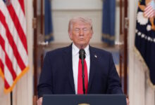 Αν-ο-Τραμπ-«συνεχίσει-να-αψηφά-τις-Συνθήκες-της-Γενεύης,-κινδυνεύει-με-κατηγορίες-για-εγκλήματα-πολέμου»-–-Τι-λένε-ειδικοί