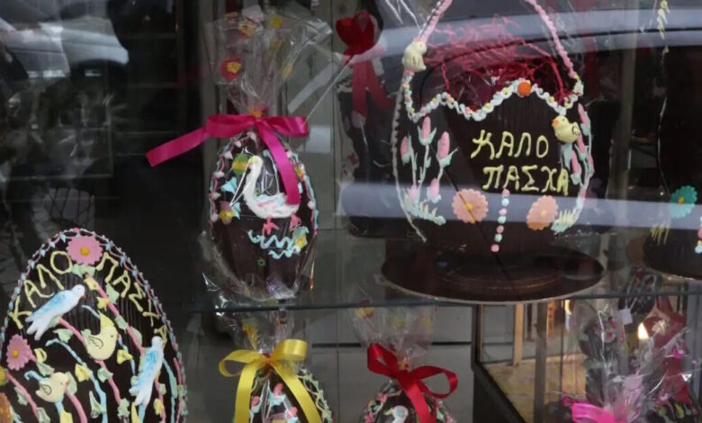 Εορταστικό-ωράριο-Πάσχα-2026:-Ανοιχτά-τα-καταστήματα-την-Κυριακή-–-Πώς-θα-λειτουργήσουν-τη-Μ.-Εβδομάδα