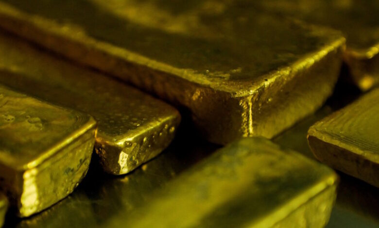 Γλυφάδα:-Αετονύχηδες-«βούτηξαν»-από-59χρονο-2.500-ευρώ-και-ράβδους-χρυσού-τυλιγμένες-σε-αλουμινόχαρτο-–-Η-απάτη-που-οδήγησε-στη-σύλληψη