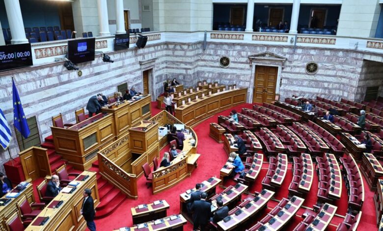 ΟΠΕΚΕΠΕ:-Άρχισαν-να-παραλαμβάνουν-τη-δικογραφία-οι-11-βουλευτές-που-πάνε-για-άρση-ασυλίας