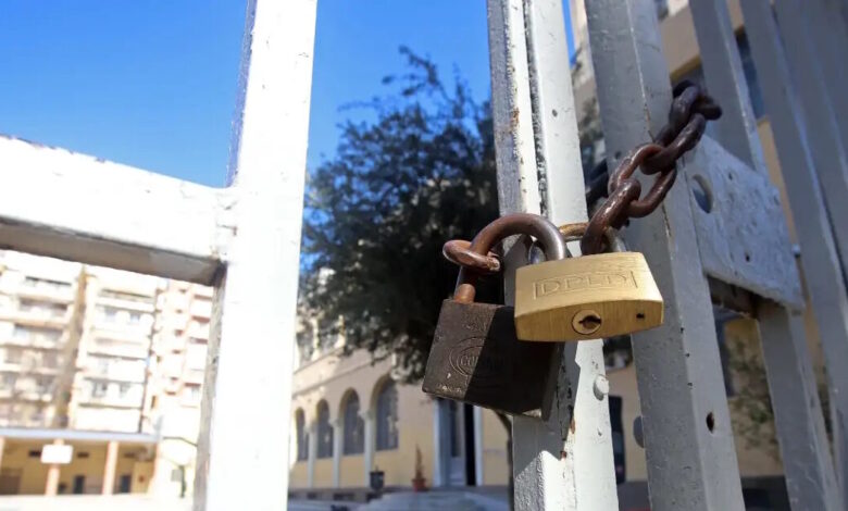 Πάτρα:-Χειροπέδες-σε-45χρονο-δάσκαλο-μετά-από-καταγγελία-πως-χτύπησε-6χρονο-μαθητή