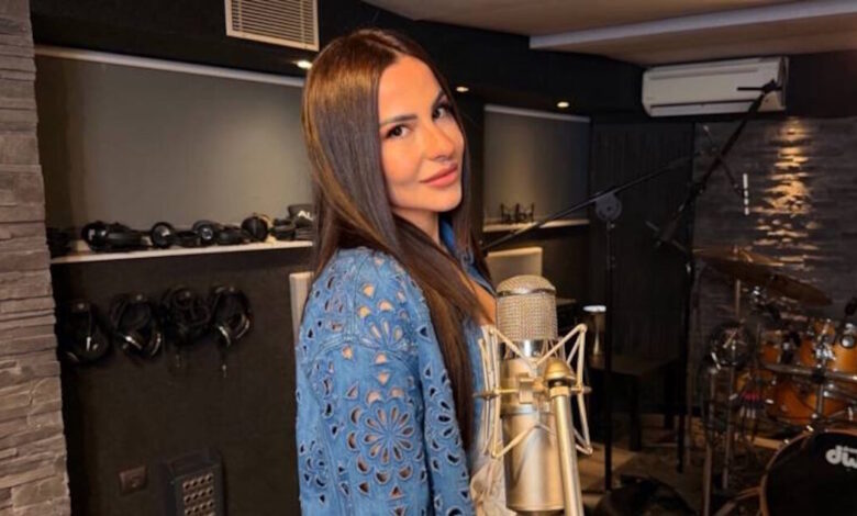 Ηλιάννα-Ζέρβα:-Το-medley-με-ζεϊμπέκικα-και-το-τραγούδι-–-έκπληξη-που-της-έγραψε-η-μητέρα-της