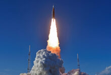 artemis-ii:-«Αισθανόμαστε-πολύ-καλά-εδώ-πάνω»-–-Οι-αστροναύτες-κατευθύνονται-προς-την-αθέατη-πλευρά-της-Σελήνης