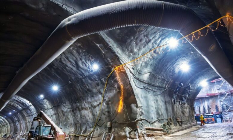 Ο-μετροπόντικας-«Νίκη»-πέρασε-από-την-Κυψέλη-και-κατευθύνεται-προς-Αλεξάνδρας,-Εξάρχεια-και-Κολωνάκι