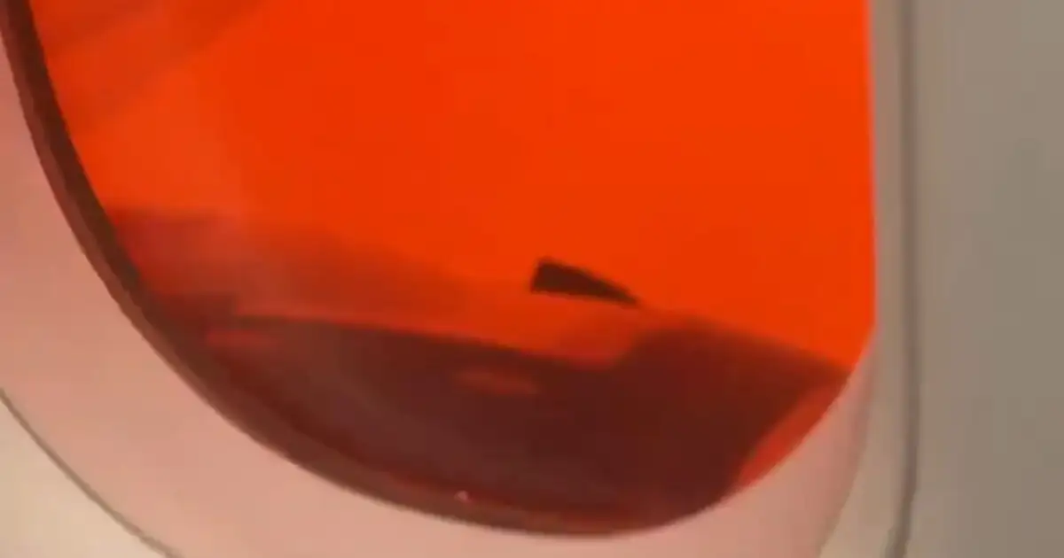 Κρήτη:-Τρόμος-για-γυναίκα-που-πετούσε-πάνω-από-τον-πορτοκαλί-ουρανό-που-έφερε-η-κακοκαιρία-erminio