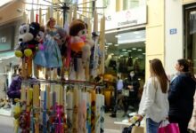 Σε-ισχύ-το-εορταστικό-ωράριο-Πάσχα-–-Αύξηση-τιμών-έως-15%-στο-πασχαλινό-τραπέζι