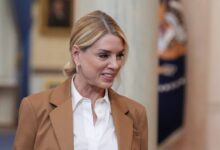 Με-τρεις-λέξεις-ο-Τραμπ-«τελείωσε»-την-Μπόντι:-Ήθελε-κομψή-έξοδο,-αλλά-εκείνος-την-πρόλαβε